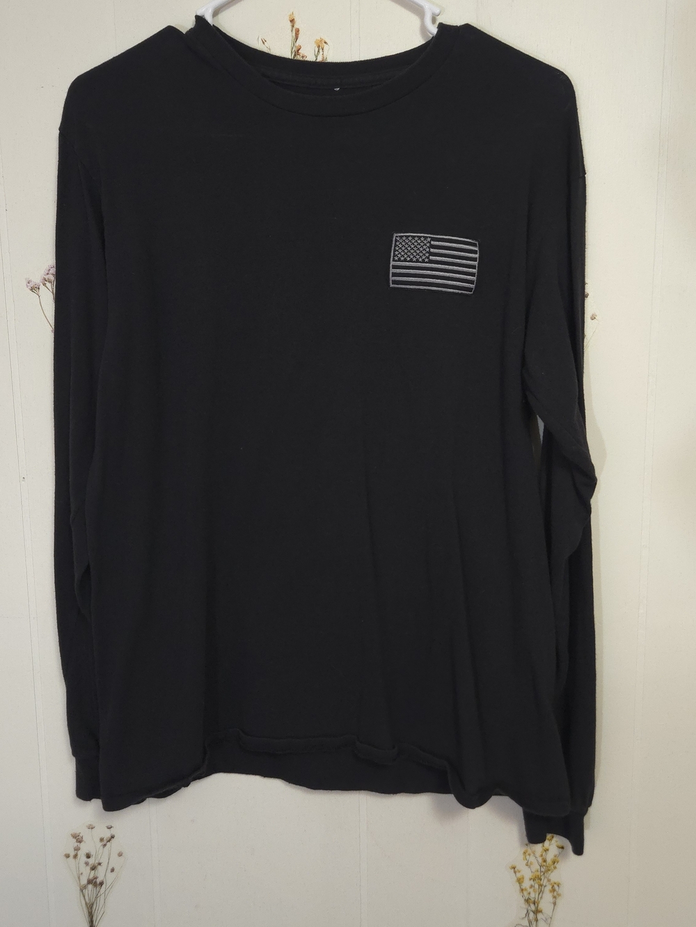Retrofit Black Long-Sleeve Crewneck with Flag Patch